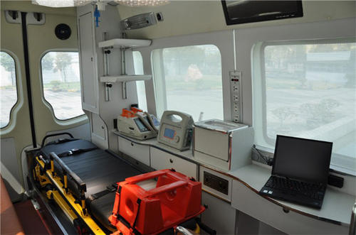 铅山县救护车内部
